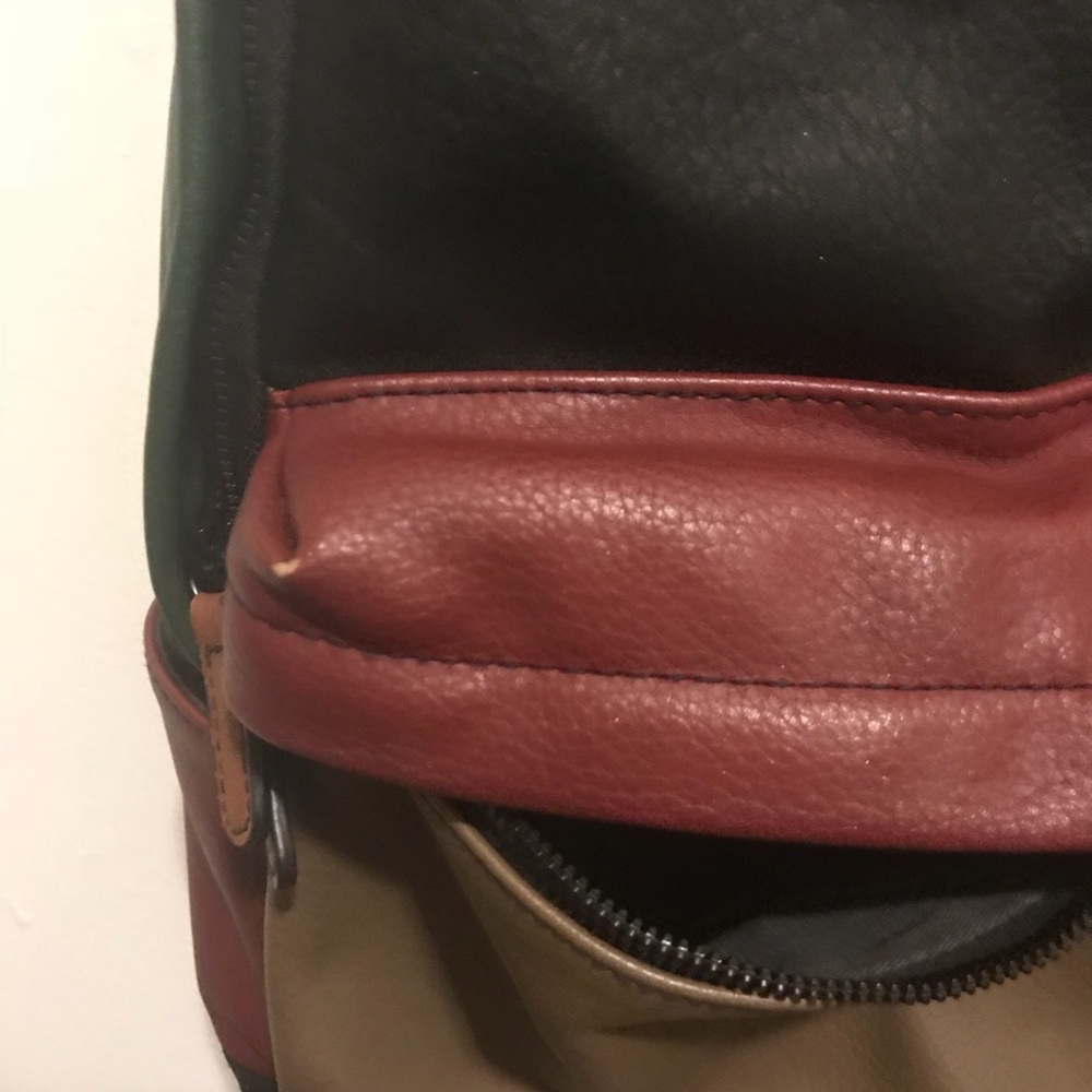 Leather backpack - Picture 2 of 7